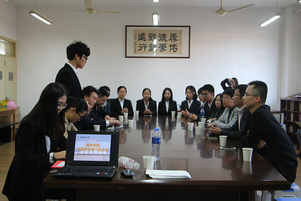 学生骨干座谈会_副本.jpg
